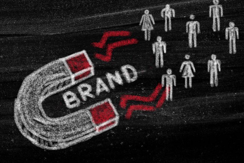 magnes przyciągający pracowników w ramach dobrego employer brandingu