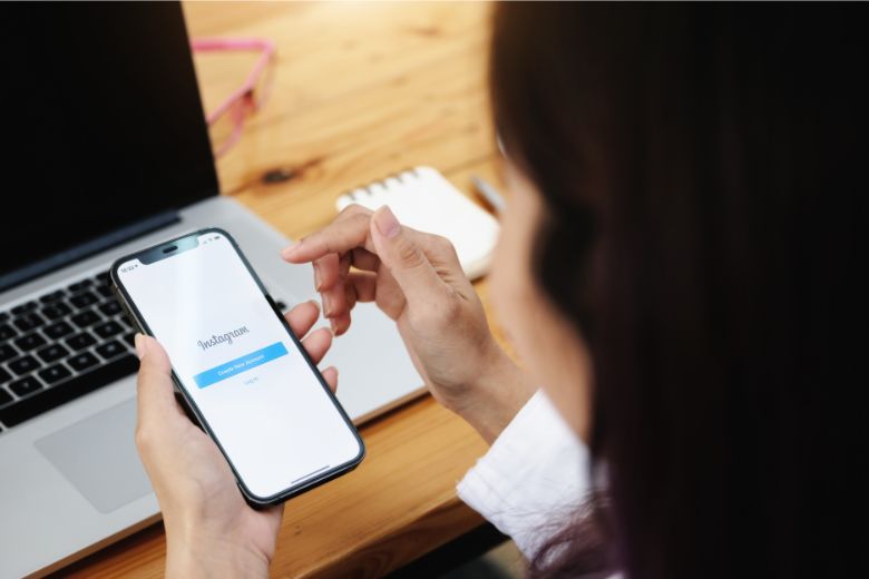 instagram na telefonie używany do employer brandingu