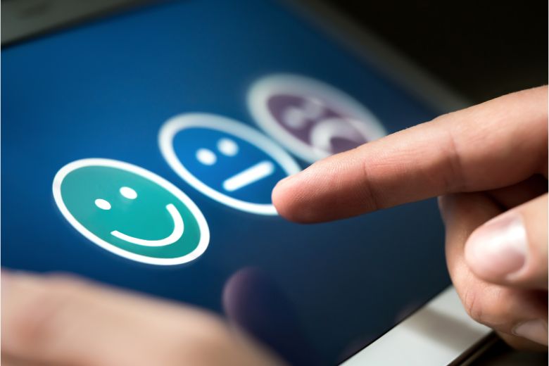 minki zadowolenia i niezadowolenia w kontekście UX zgodne z SEO